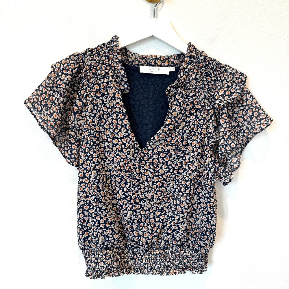 ASTR the Label Navy Ditsy Floral V-Neck Ruffle Flutter Sleeve Crop Blouse